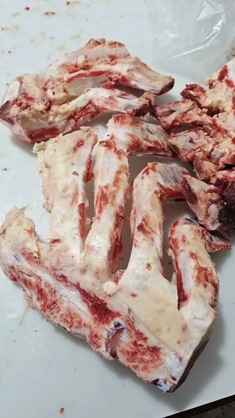 高钙牛骨剔肉牛胸骨价格便宜一手货源大量现货