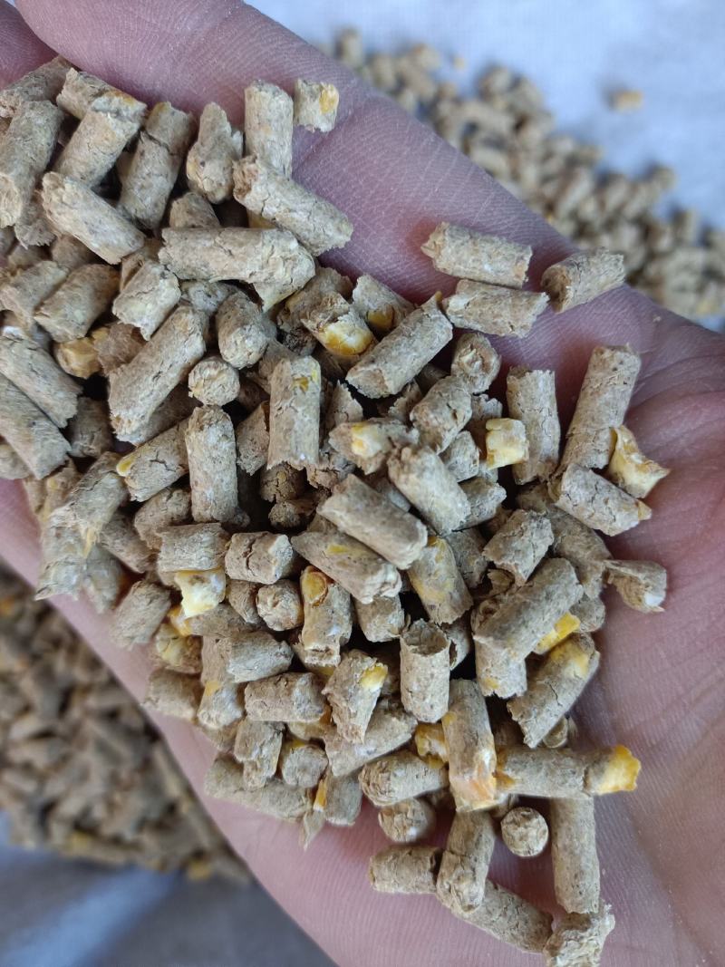 饲料颗粒。适合鸡鸭鹅牛羊猪养殖厂家直发