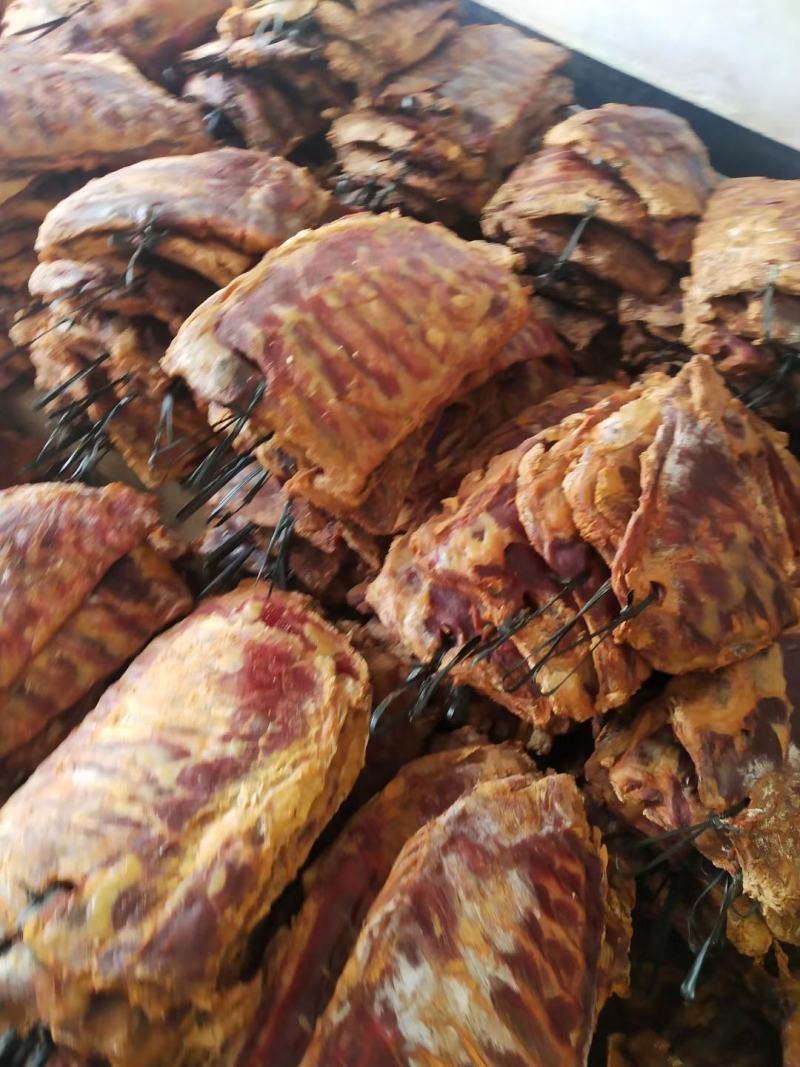 正宗湘西农家腊排骨，风味独特，营养丰富，口感纯正