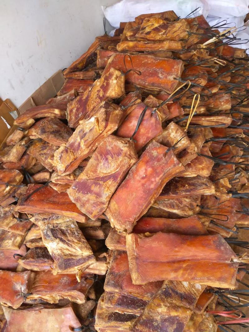 正宗湘西农家腊排骨，风味独特，营养丰富，口感纯正
