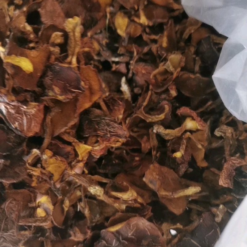 松蘑干货，去根烤干落叶松蘑，手切块，通货