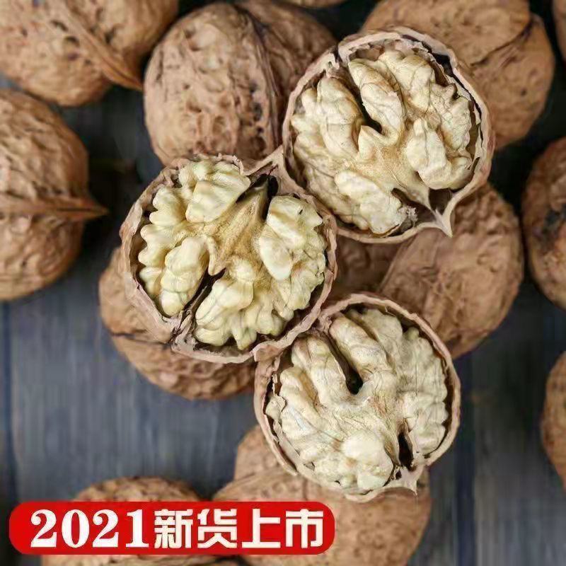 2024年新货核桃云南纸皮核桃薄皮薄壳丑核桃一级云南坚果