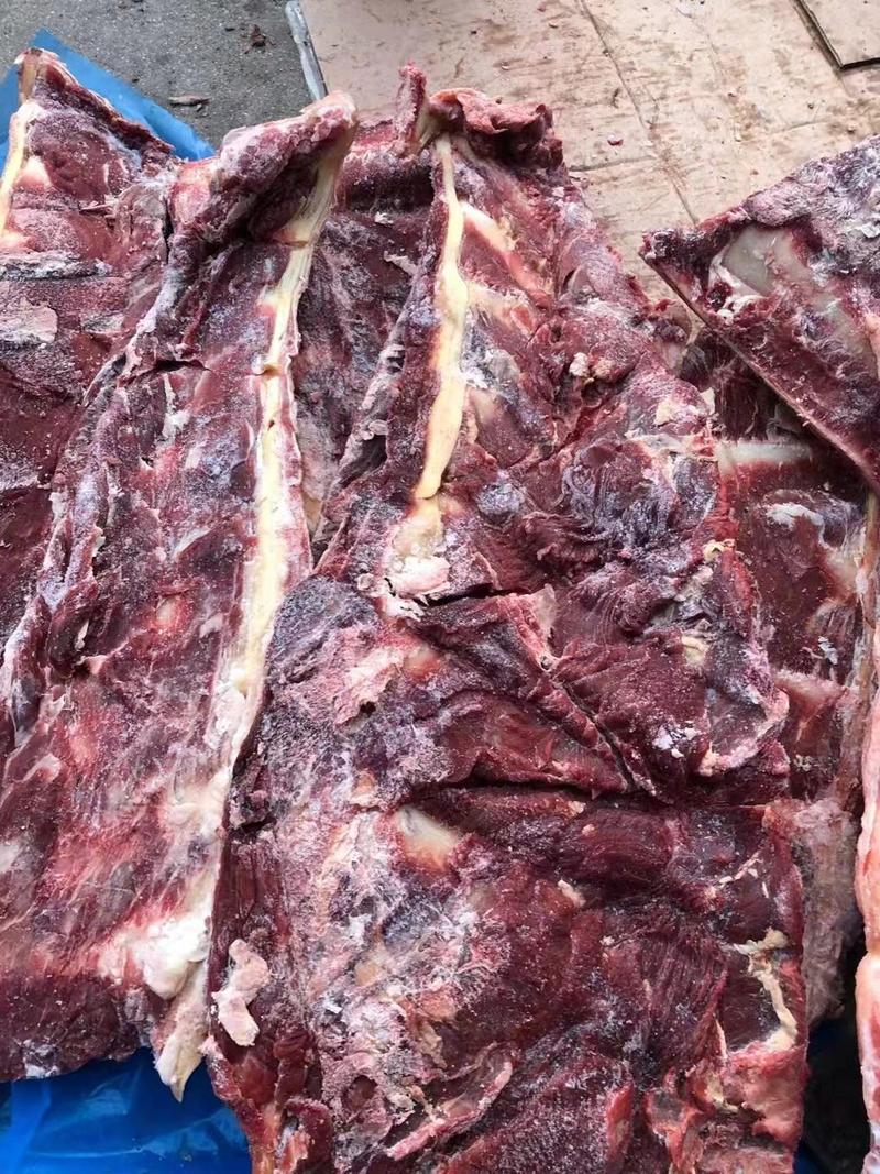 牛骨头牛羽骨带板筋边的肉含量高