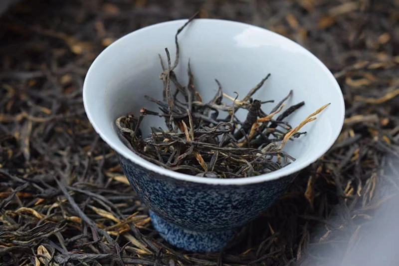 云南滇红茶，凤庆红茶特级松针，口感香甜，蜜香，条索油亮
