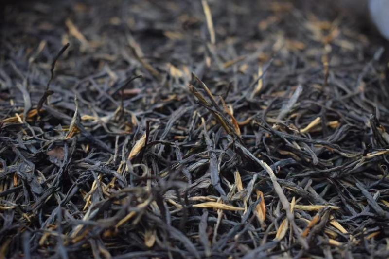 云南滇红茶，凤庆红茶特级松针，口感香甜，蜜香，条索油亮