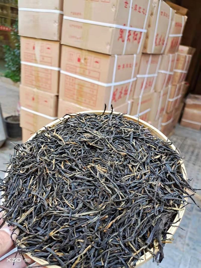云南滇红茶，凤庆红茶特级松针，口感香甜，蜜香，条索油亮