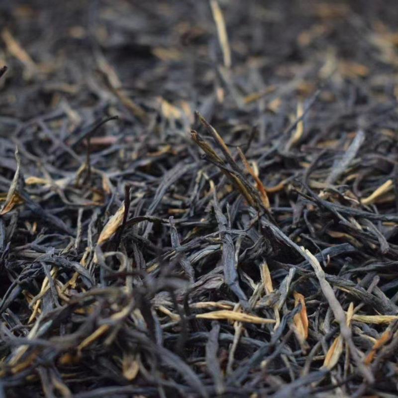 云南滇红茶，凤庆红茶特级松针，口感香甜，蜜香，条索油亮