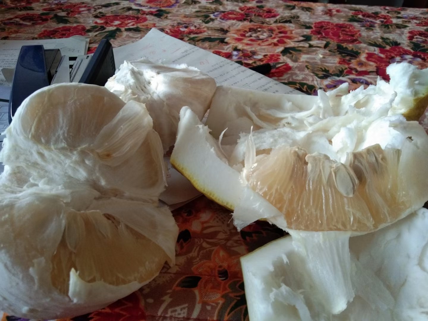 沙田柚剥皮与去苦技巧演示 剥皮与去苦