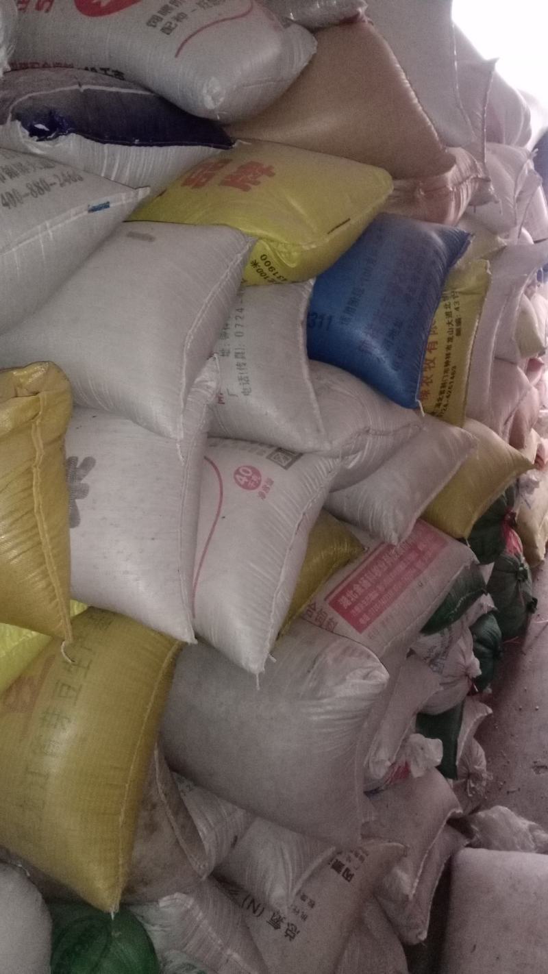 出售湖北白芝麻30万斤，农户包装小毛粮，未挑过出口白麻