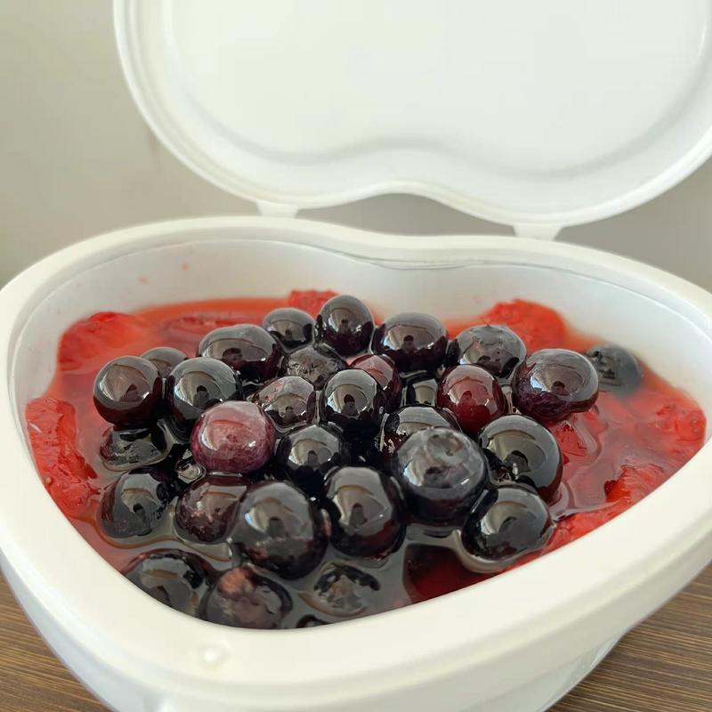 冰冻双莓，草莓切片和蓝莓白糖拌制，口感酸甜没有任何添加