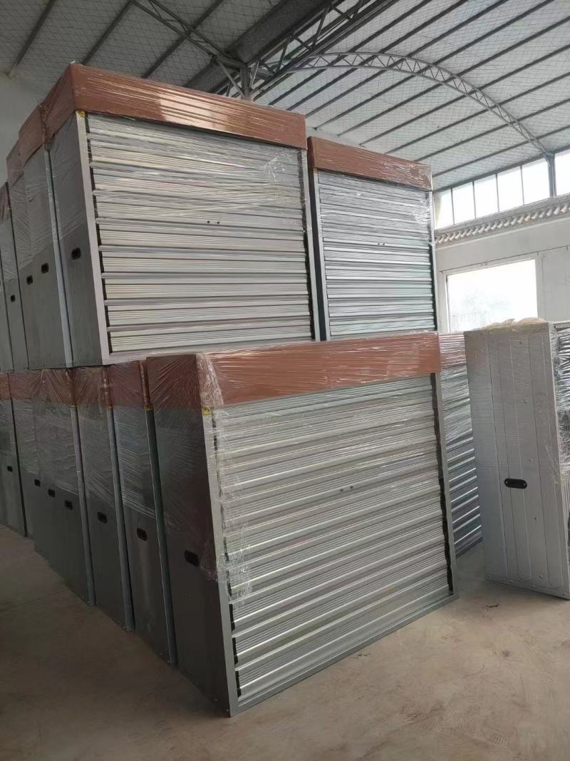 山东潍坊展浩农牧机械有限公司主要生产风机水帘料槽料塔！