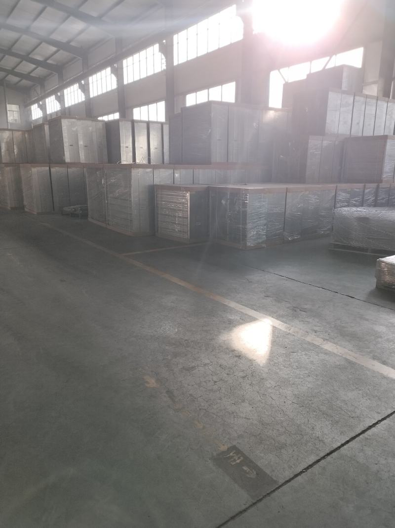 山东潍坊展浩农牧机械有限公司主要生产风机水帘料槽料塔！