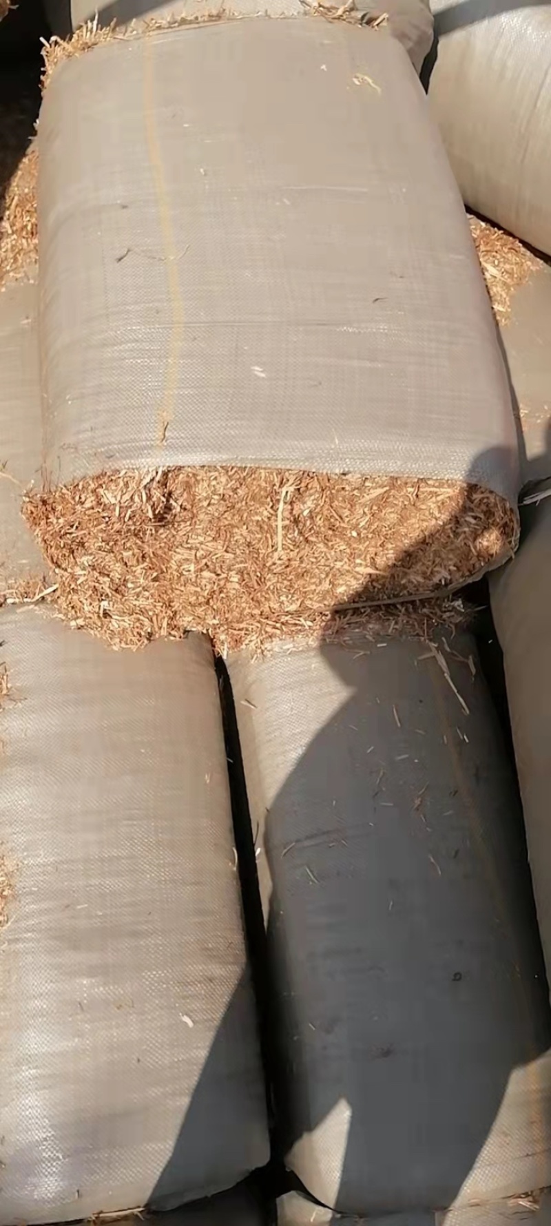 小麦秸秆，玉米草，青贮草料，营养丰富，长肉快