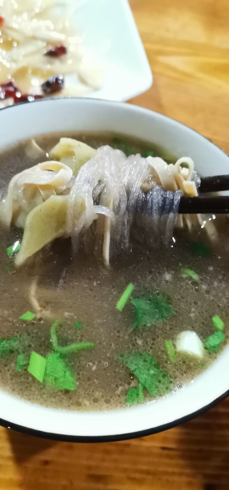 纯红薯粉丝纯手工制作，不纯不好吃包退，批发零售，优质粉丝