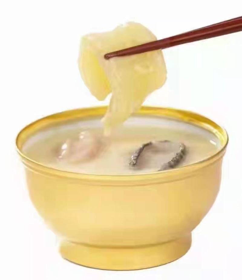 鲍鱼炖花胶，高汤精料熬制，汤浓味美，营养丰富，常温储存