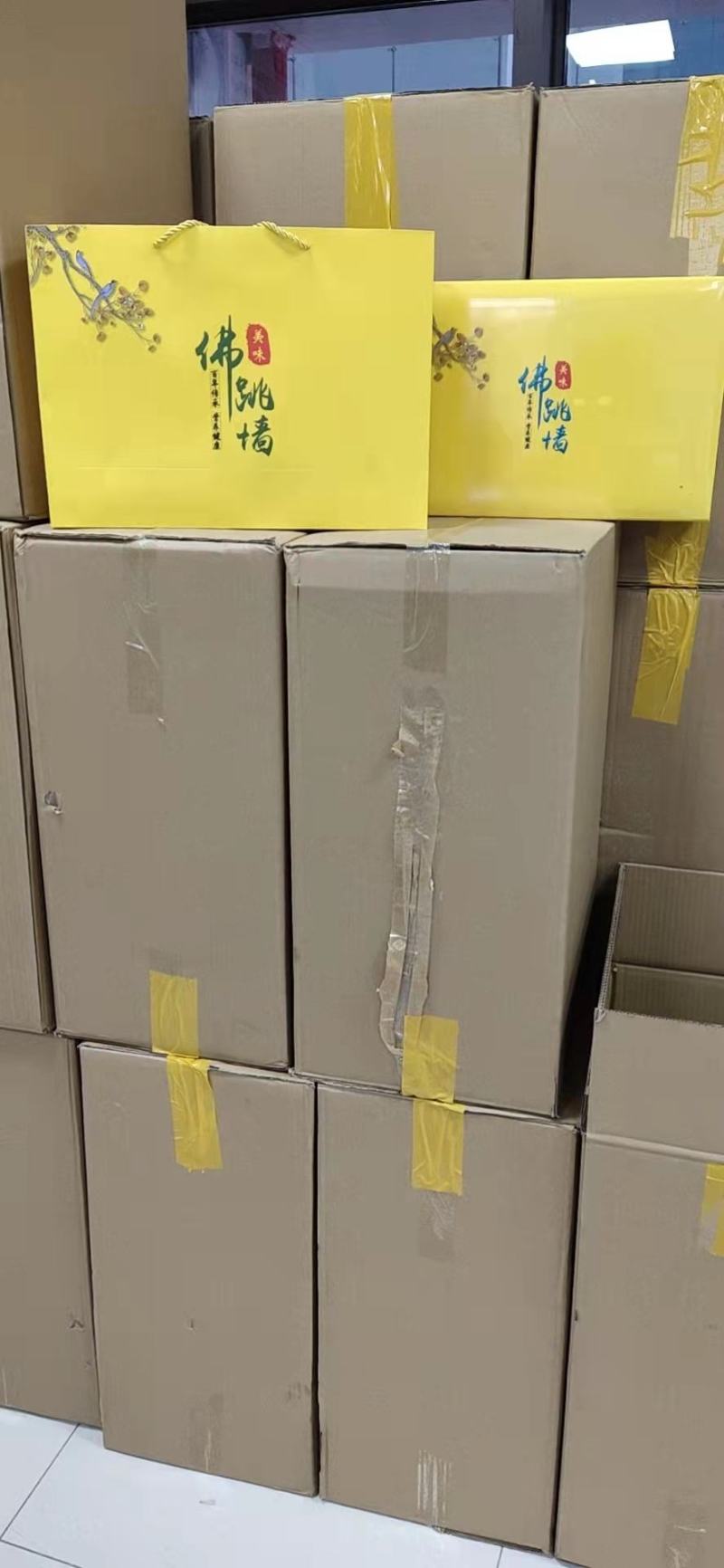 浓汤佛跳墙，多种珍贵原料加高汤熬制而成，营养丰富！