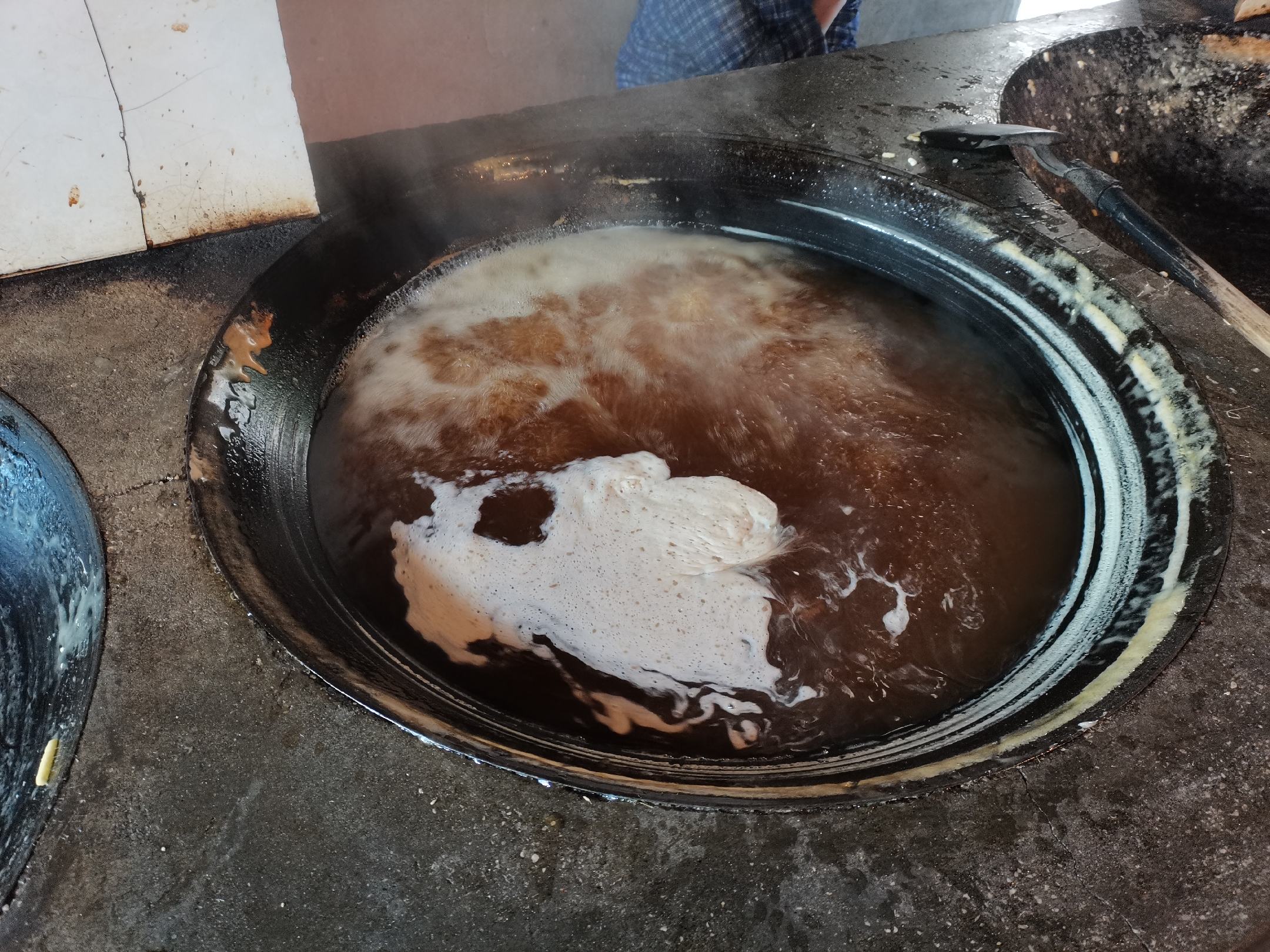 拔丝山药糖浆熬制过程及挂浆效果