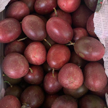 云南高山百香果一件代发百香果市场精品红果转色果台农百香果