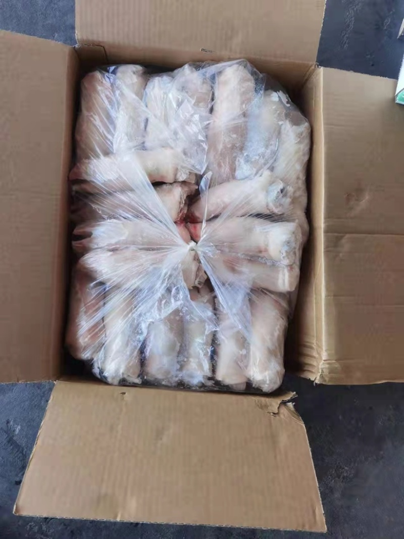 母猪二级蹄手续齐全，25800有需要的老板滴滴