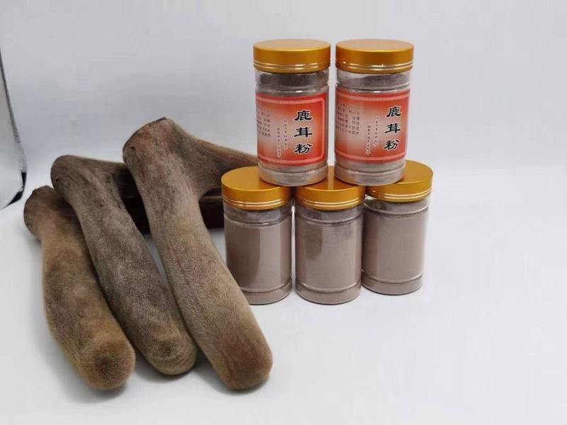 干鹿茸粉是鲜茸经过加工干茸以后打的粉，使用方便。