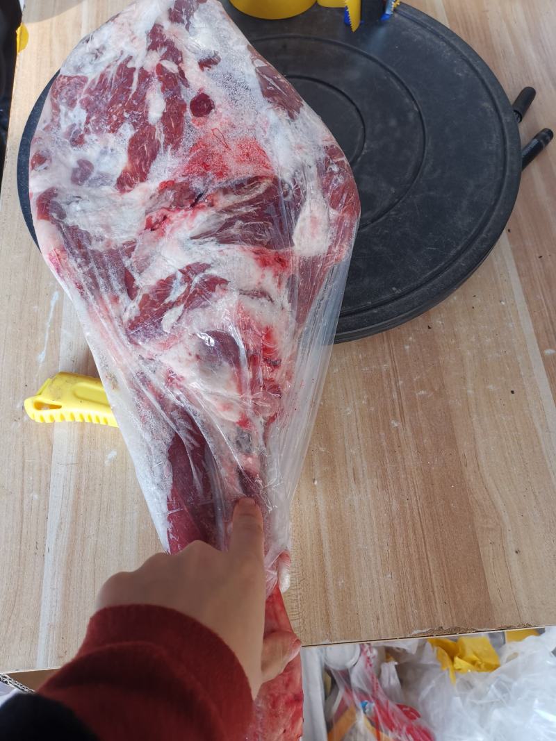 纯干羔羊前腿，新鲜现货，颜色漂亮，高质量长期供应价格合适