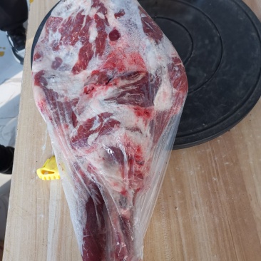 纯干羔羊前腿，新鲜现货，颜色漂亮，高质量长期供应价格合适