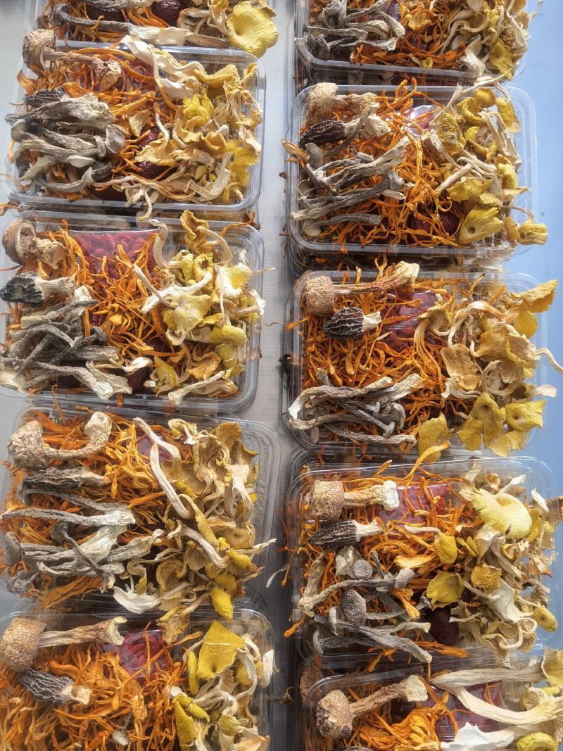 虫草花饱子头排草虫草花煮汤搭配伴侣菌汤包