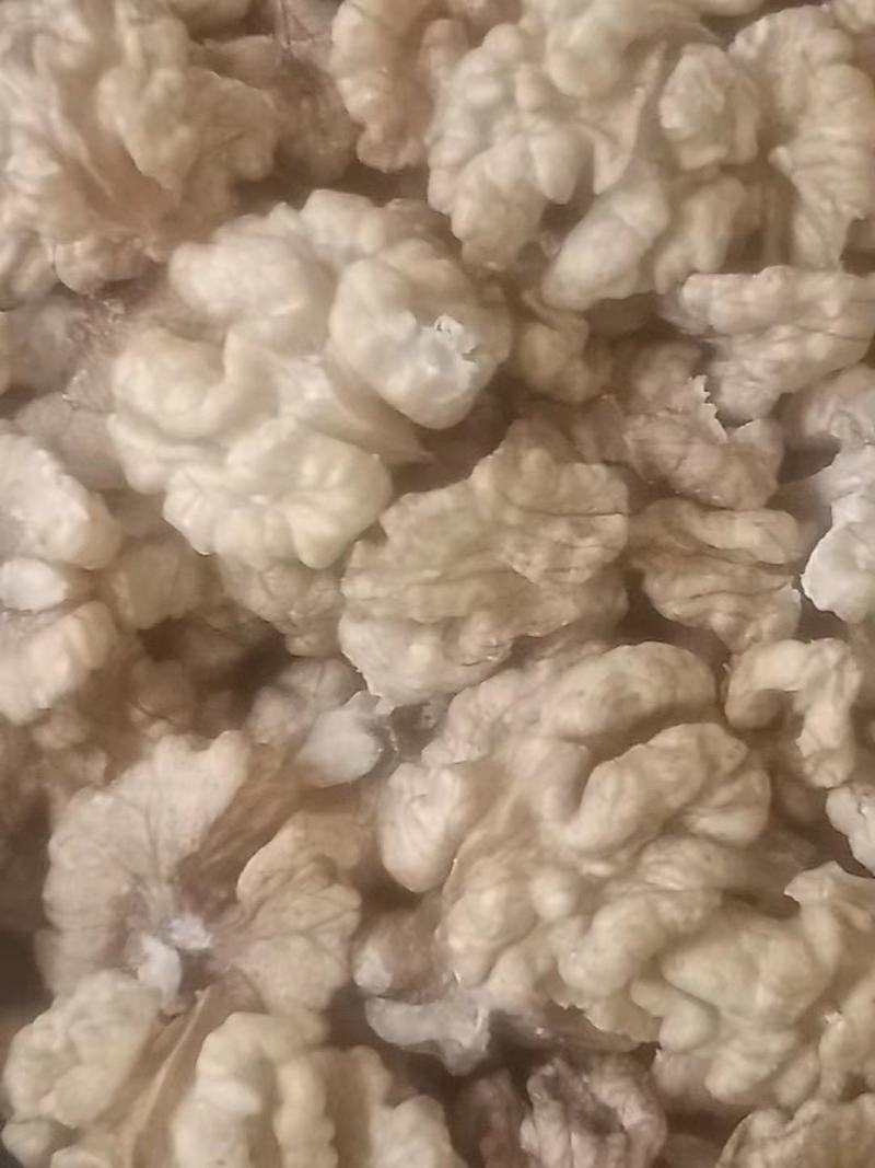 云南核桃仁，尖白核桃仁果肉肥，量大价格从优。