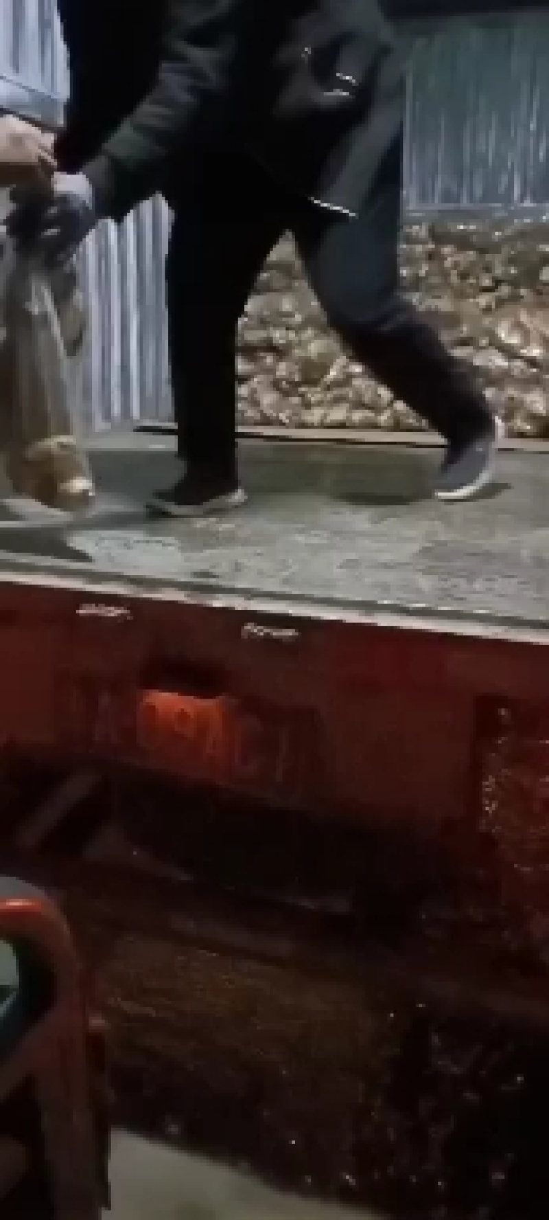 千亩莲藕上市，农户自产自销，口感鲜美，欢迎选购