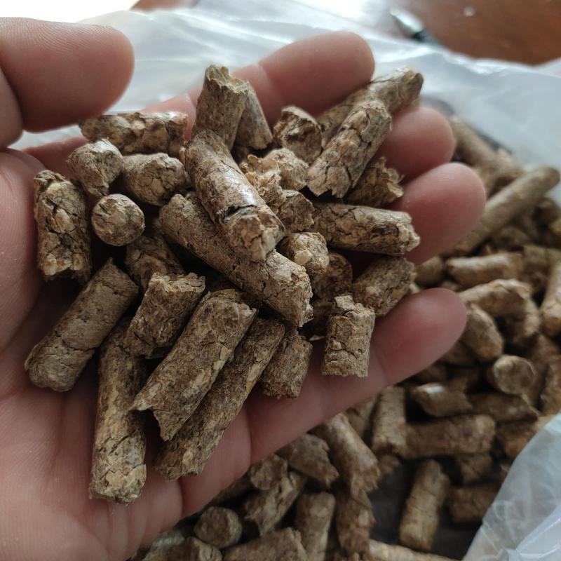 花生壳颗粒草颗粒牛羊兔草颗粒育肥草料饲料