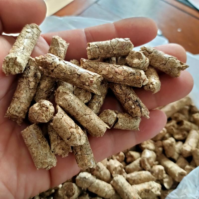 花生壳颗粒草颗粒牛羊兔草颗粒育肥草料饲料