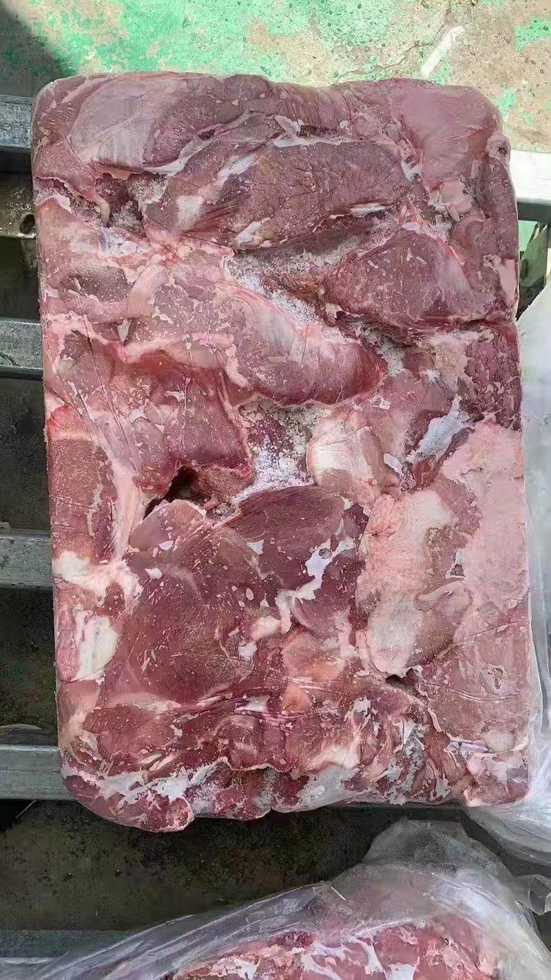 母猪整个前腿肉，10吨，手续齐全，新货