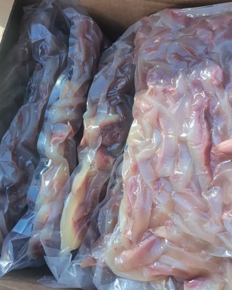 带肉牛皮丝，干净质量好，五斤真空包装。一件也是批发价。