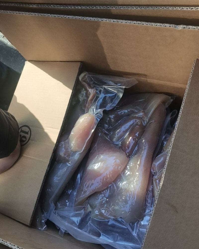 带肉牛皮丝，干净质量好，五斤真空包装。一件也是批发价。