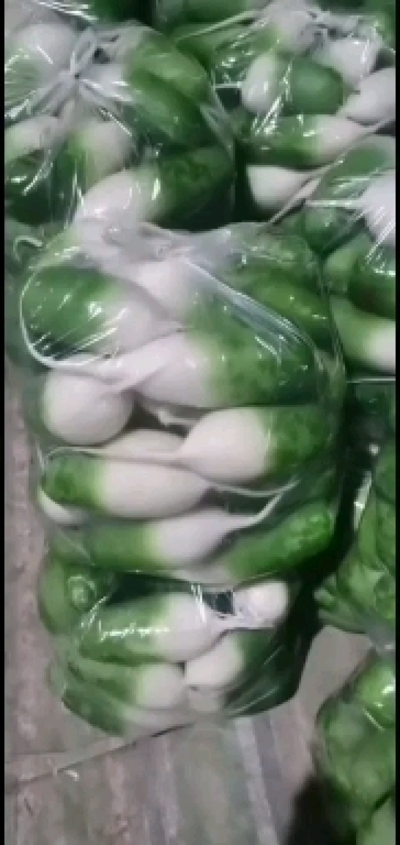 青萝卜，市场品种多样化可随时拼车量大，我们为经济作物集聚