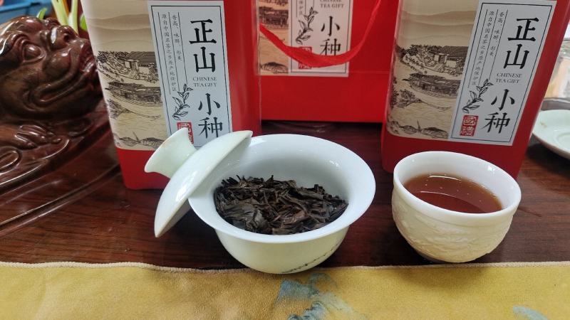 红茶正山小种红茶，茶叶罐装一斤装，送手提袋