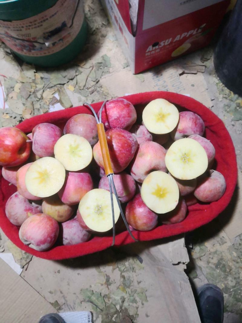 阿克苏红旗坡冰糖心苹果，
