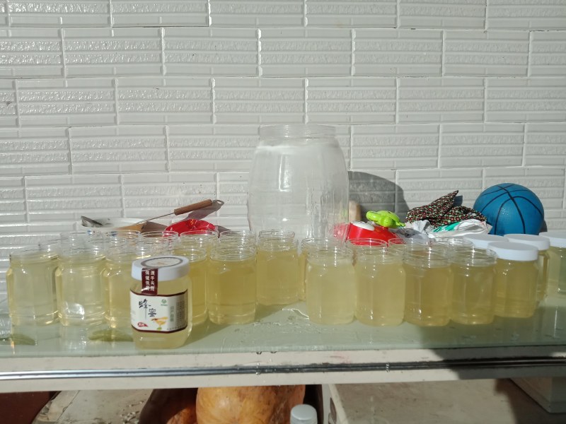 蜂蜜，中华土蜂蜜，枇杷蜜，大量现货，。。。。。。。。。。