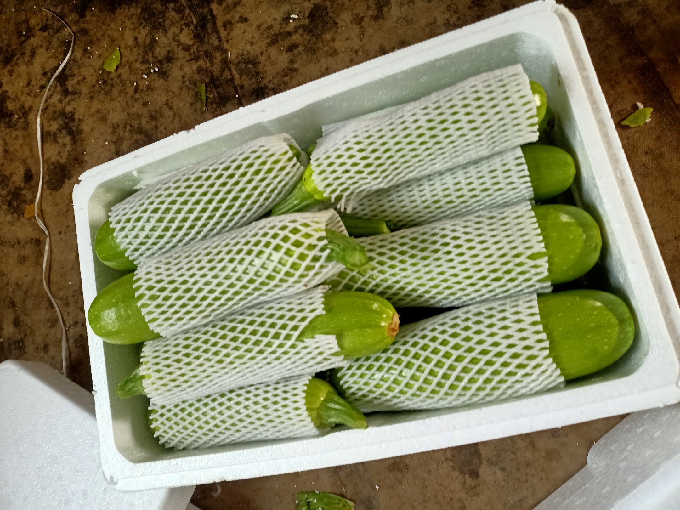 晒干的西葫芦干菜放在竹篮中