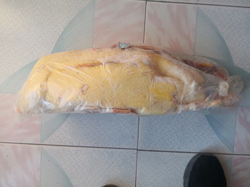红头鸭，养殖时间在8个月，肉质紧实营养丰富，卤食可用。