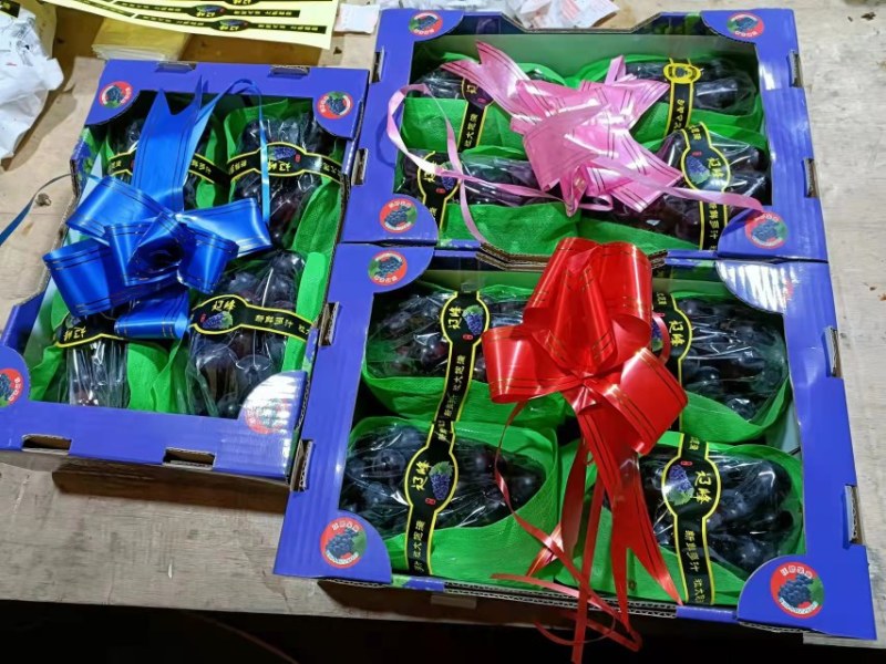 春节快乐，礼品盒包装精美葡萄上市啦，速来选购，价格合理。