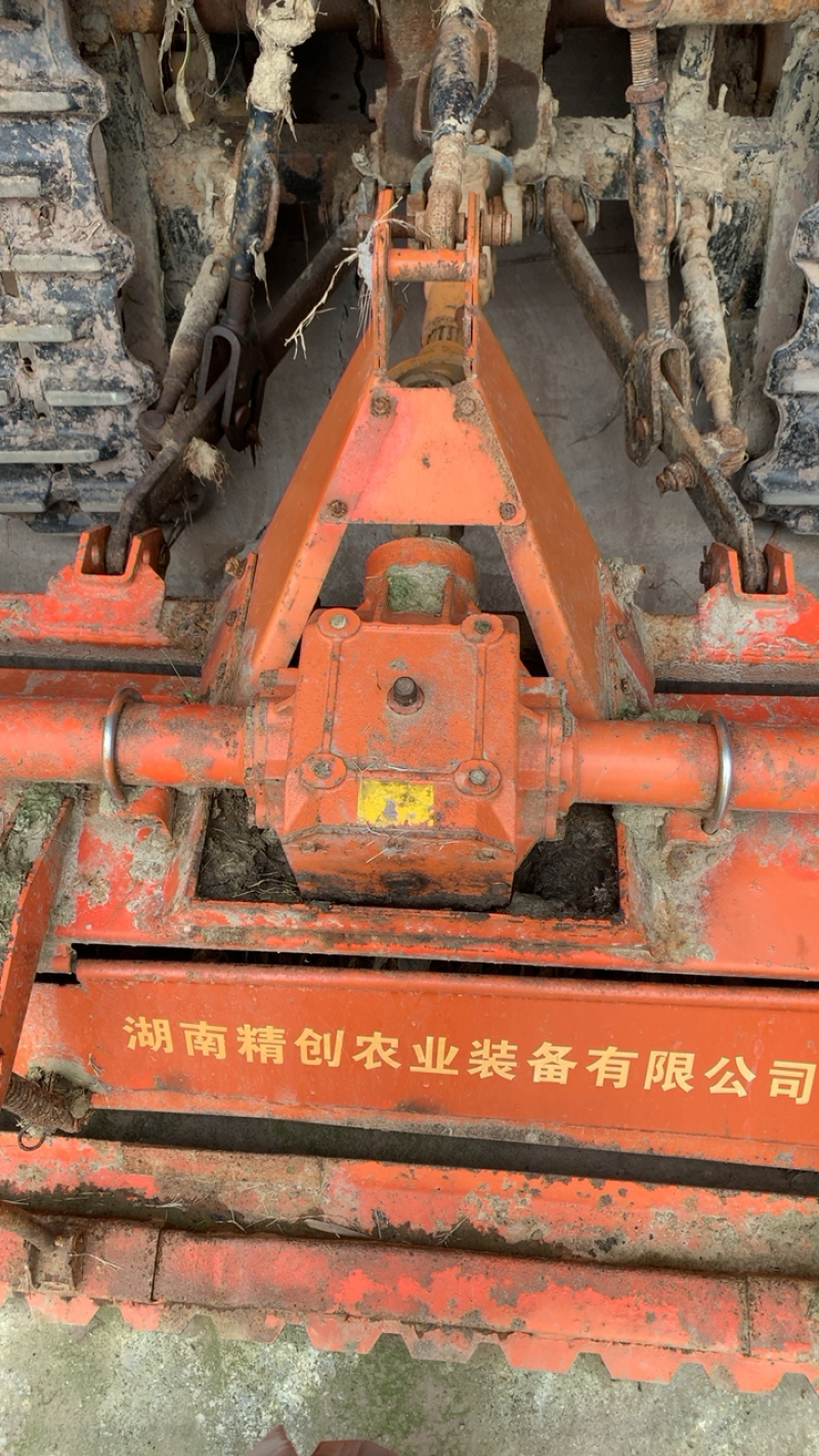 拖拉机，75马力水旱两用！犁田，犁土都可以！