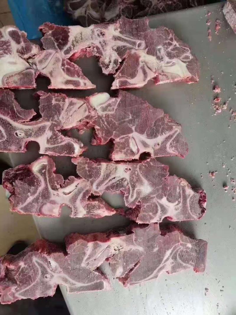 牛脖骨切块，多肉的，自助餐专用，一件40斤左右
