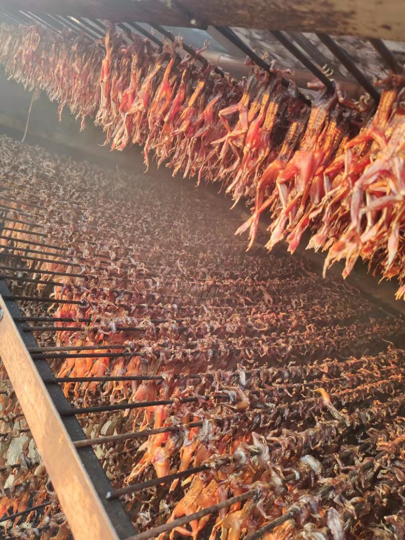 湖南特产腊青蛙农家自制烟熏腊田鸡干青蛙肉腊肉干腿包邮