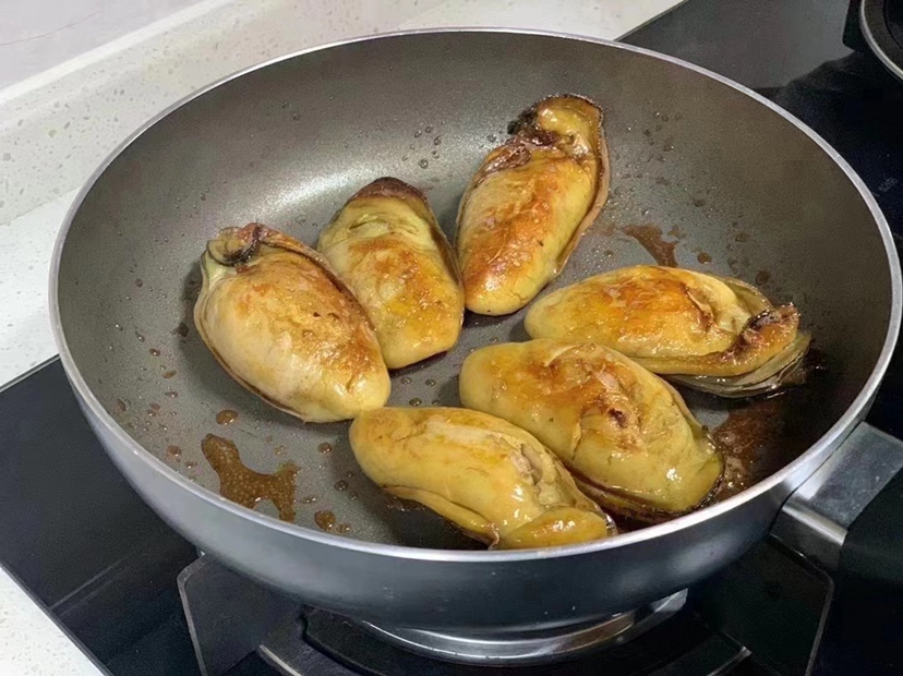 烹饪中的生蚝菜肴