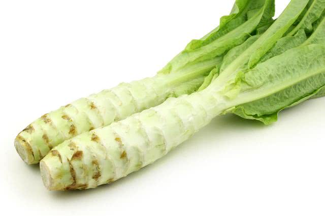 一盘色泽翠绿、香气扑鼻的莴苣炒白蘑菇成品 莴苣炒白蘑菇成品图