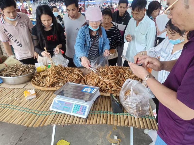 开肚油炸面粉白肖鱼干