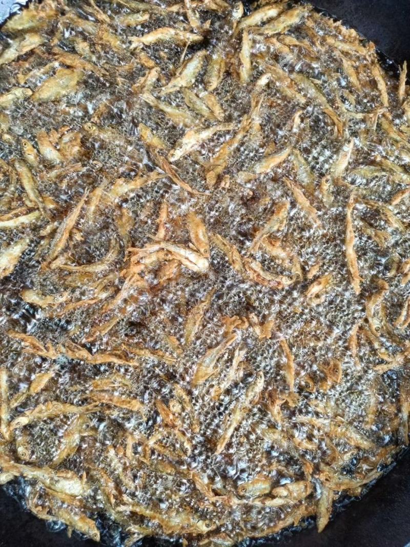 开肚油炸面粉白肖鱼干