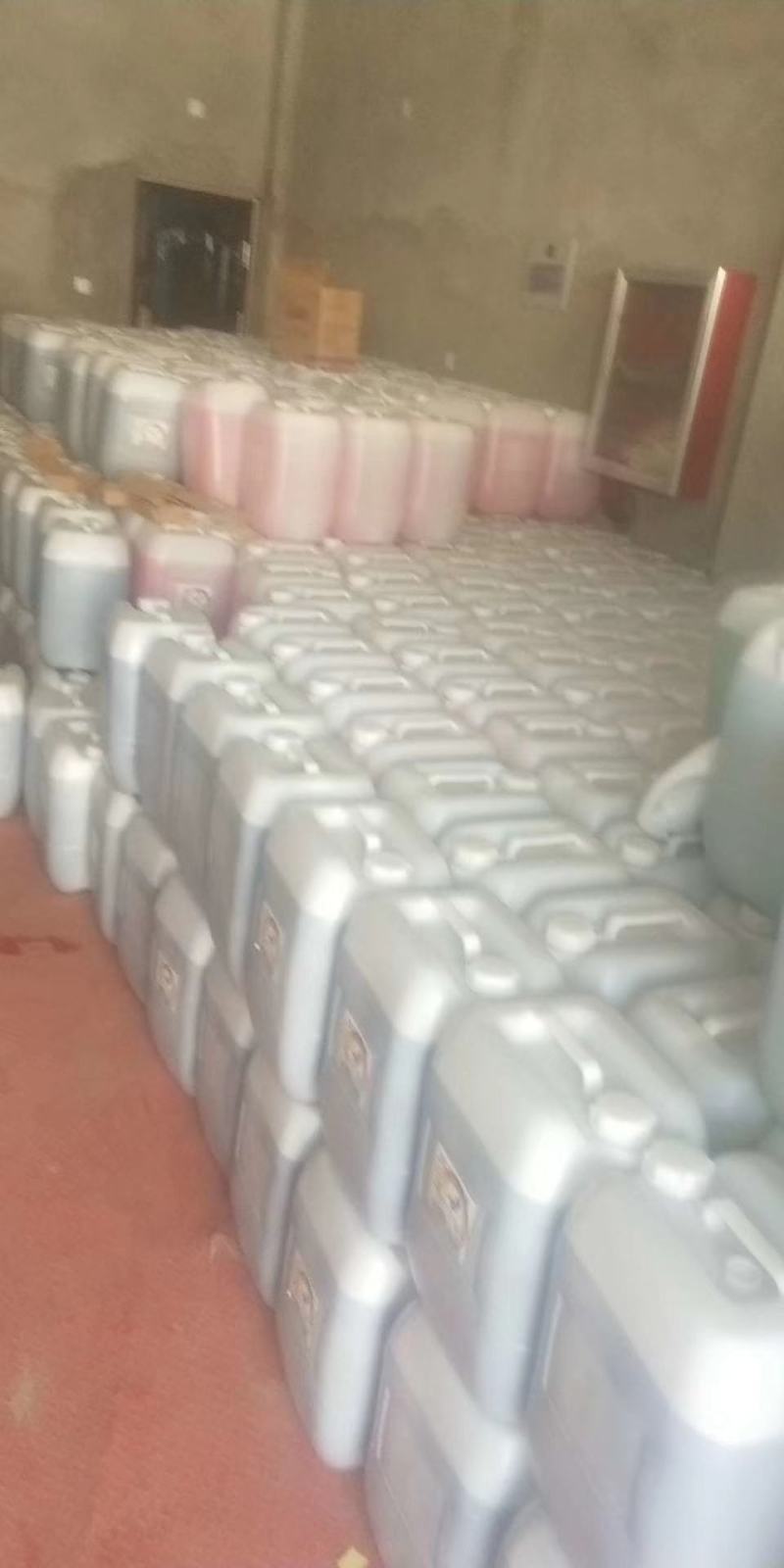 七彩小白洗衣液工厂直销，量大从优，支持贴牌加工，一件代发