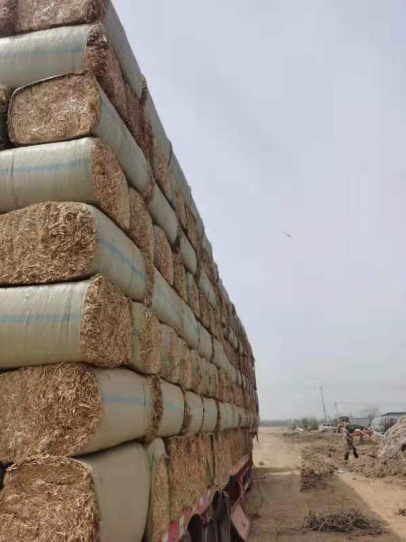 优质小麦秸秆干草料，适合喂牛